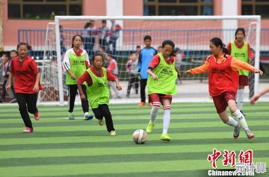 想体验真实足球比赛的魅力?快来《最佳11人国际服》打造你的冠军阵容吧! 想体验真实足球比赛的魅力?快来《最佳11人国际服》打造你的冠军阵容吧!