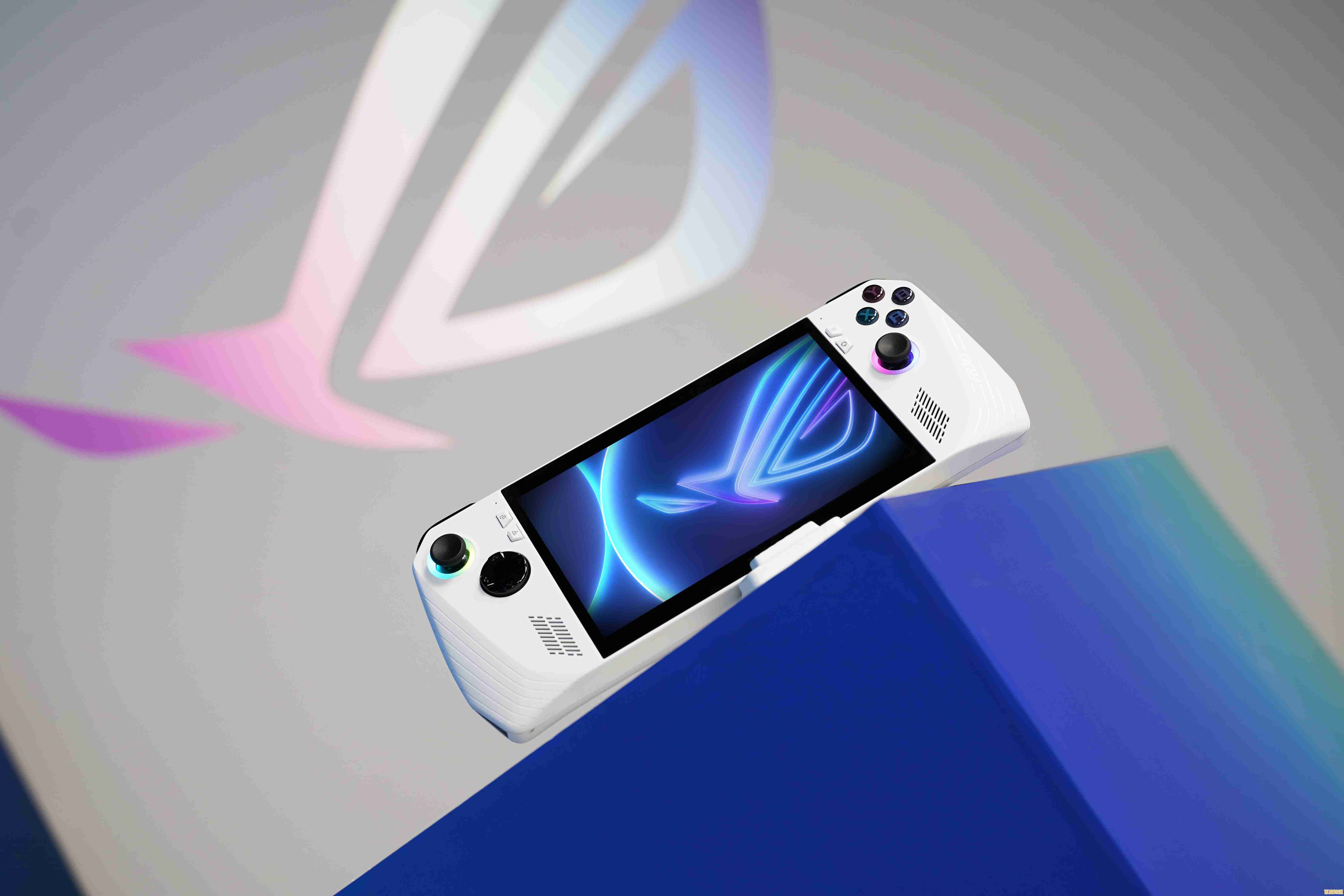 升级Windows 11无需换硬件,AMD CPU用户畅享新系统强大功能 升级Windows 11无需换硬件,AMD CPU用户畅享新系统强大功能