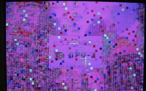 电脑屏幕突然花屏别慌张,实用排查技巧助你快速解决