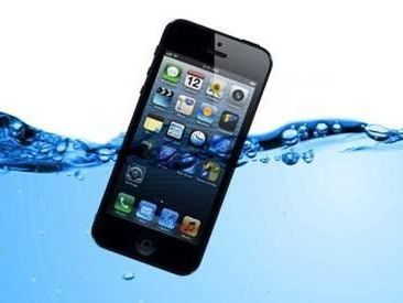 手机进水别慌张,试试这些急救步骤让它重获新生!